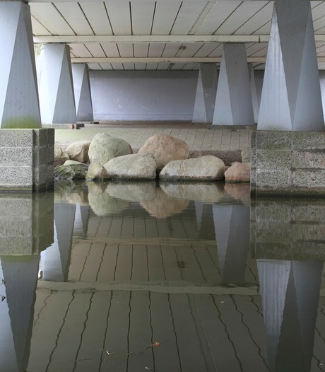 viaduct in spiegelbeeld