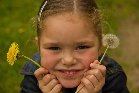 julia met bloemen