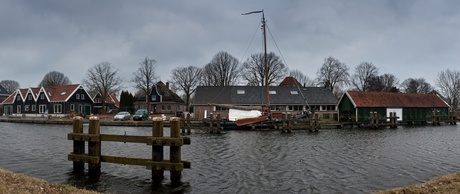 Boot bij sluis