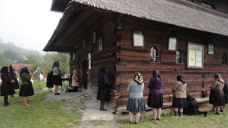 ROMANIA houten kerkje