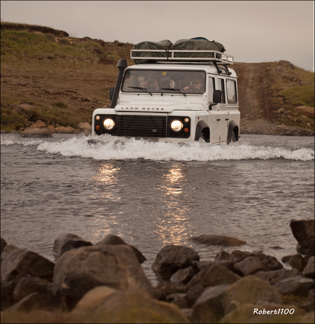 IJsland: waden door riviertjes