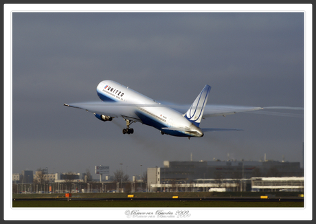 United - N642UA Take Off