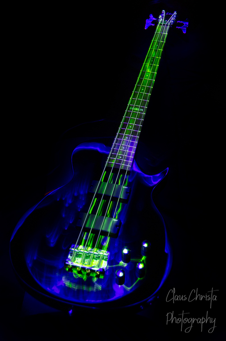 Lightpainted bassguitar