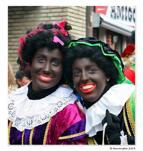 Twee vrolijke Pieten.