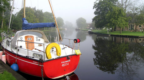 Boot aan de gracht