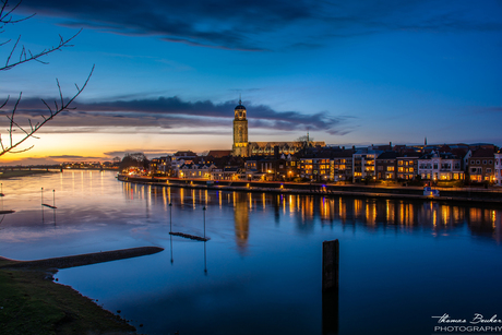 Deventer na zonsondergang