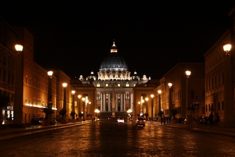 Vaticaan by night