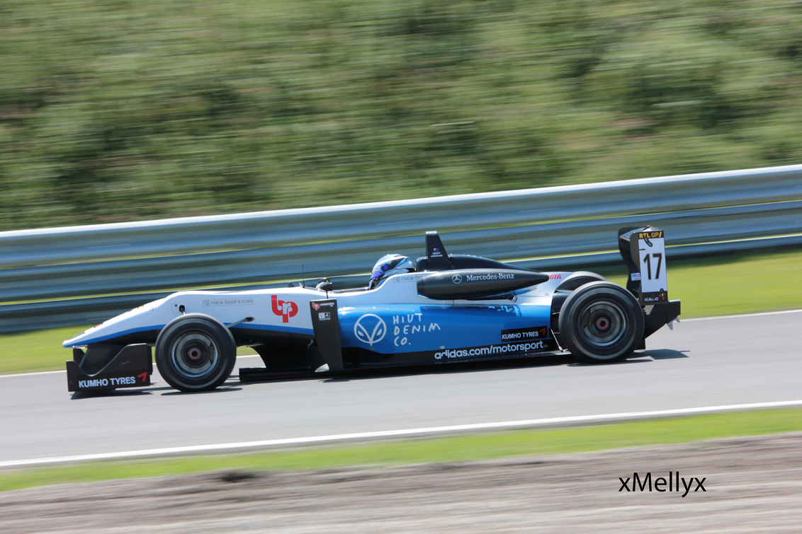 As fast as lightning - Tijdens een race heb ik deze foto gemaakt - foto door xMellyx op 23-02-2013 - deze foto bevat: race, auto, grand, speed, snelheid, racen, races, prix