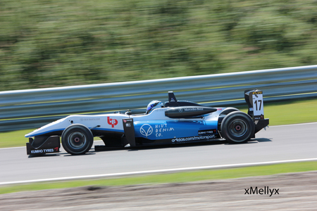 As fast as lightning - Tijdens een race heb ik deze foto gemaakt - foto door xMellyx op 23-02-2013 - deze foto bevat: race, auto, grand, speed, snelheid, racen, races, prix