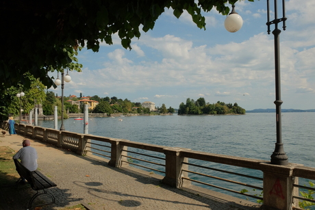 Pallanza - Lago Maggiore - Blik op het meer