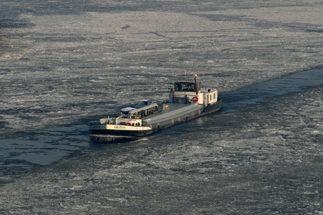 Schip in het ijs