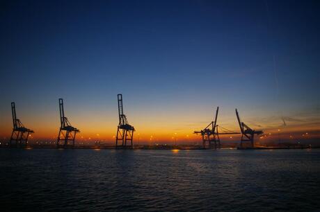 zonsondergang in de haven