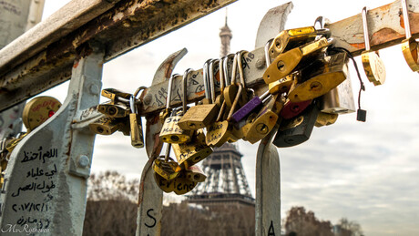 Serrures sur le pont à Paris