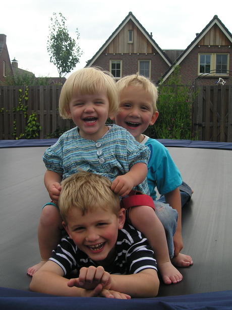 Pret op de trampoline