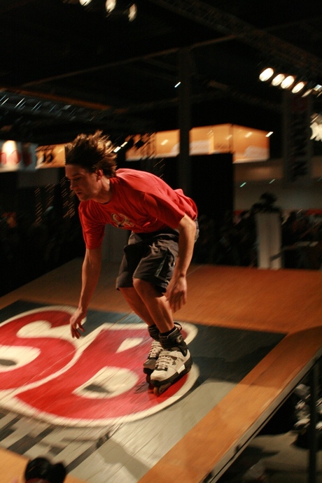 Skater landing