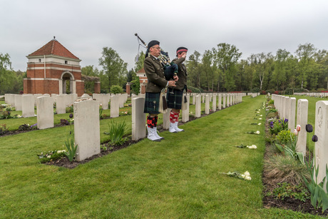 105-05-2015 Dodeherdenking Holten