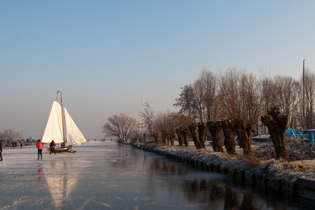 IJszeiler op de ringvaart