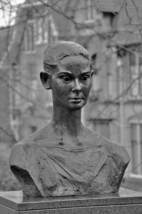 Borstbeeld Audrey Hepburn in Arnhem