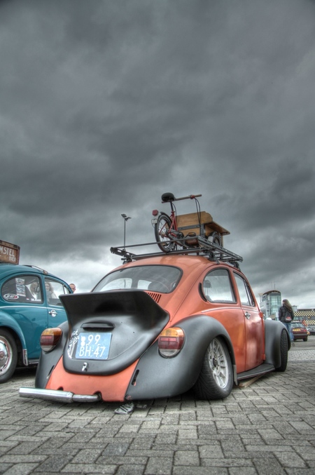 How low can u go..... - Een super lage VW Kever, alleen HDR, verder niks geshopt.

Duitse autosport festival is een goeie mogelijkheid om auto's te fotograferen. - foto door jan-hoving op 16-06-2011 - deze foto bevat: kever, auto, vw, hdr