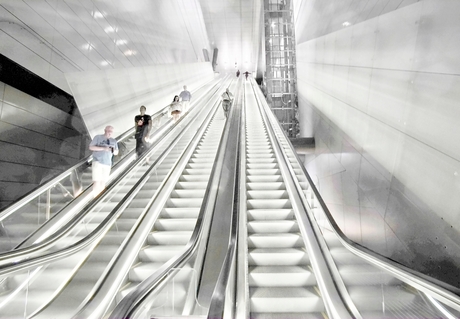 the three-lane escalator