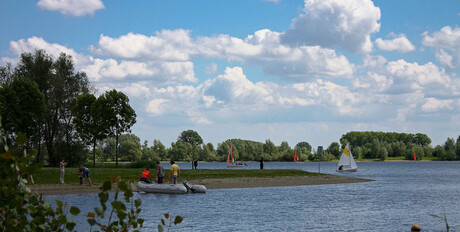 Schipper mag ik over varen......