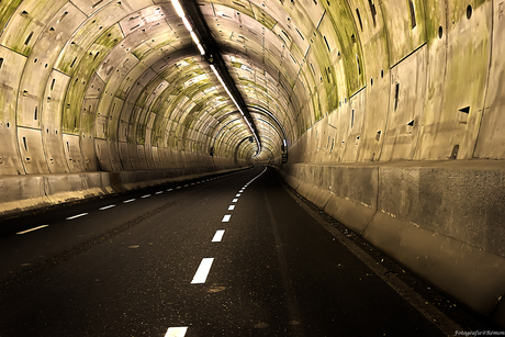 In de tunnel