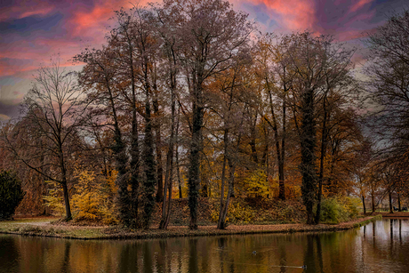 Herfst aan de grolsche gracht.( 2 ) Groenlo.