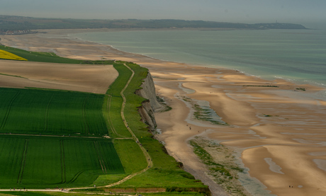 Strand met krijtrotsen