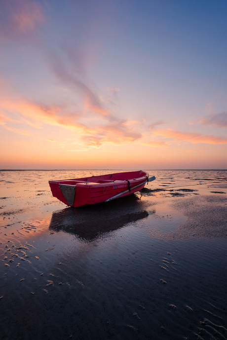 The red rowing boat