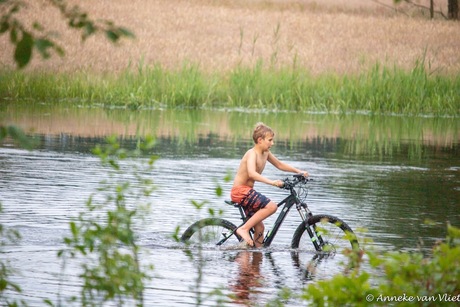 Twee weken geleden was de Regge is buiten haar oevers getreden