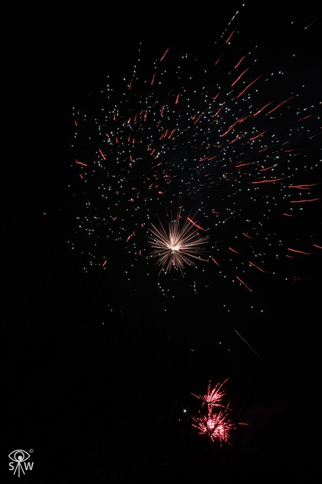 Vonkenregen in het donker...