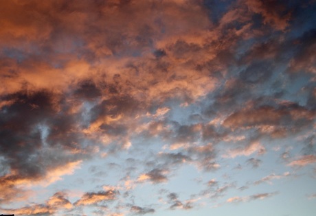 Magische wolken boven Woubrugge