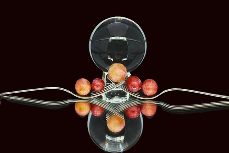 table-top fotografie op spiegel en met lensbal