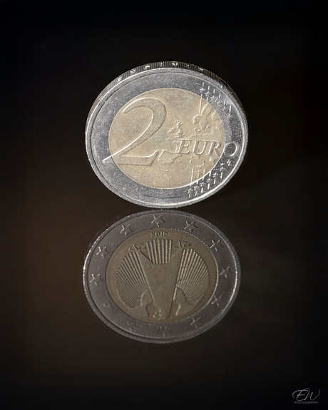 Euromuntje met reflectie...zie jij het? 