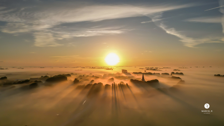 Zonsopkomst hantum met mist