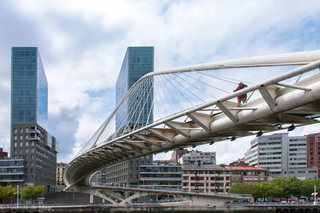 Zubizuri, voetgangersbrug in Bilbao