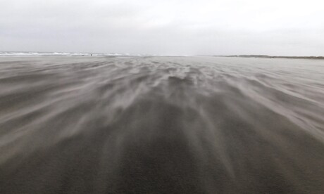 storm gerrit over het strand van Hoek van Holland