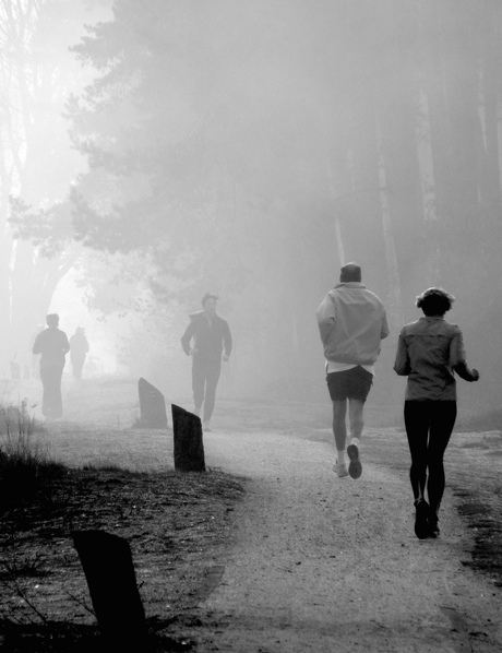 Joggers in de mist