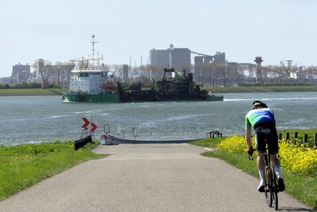 P1300922   H v H   Nieuwe  Waterweg   Charlemagne   Belgie  Hopperzuiger  16 april 2026  