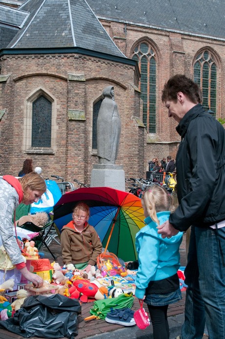 Rommelmarkt in Delft voor Konnininginnedag 2010