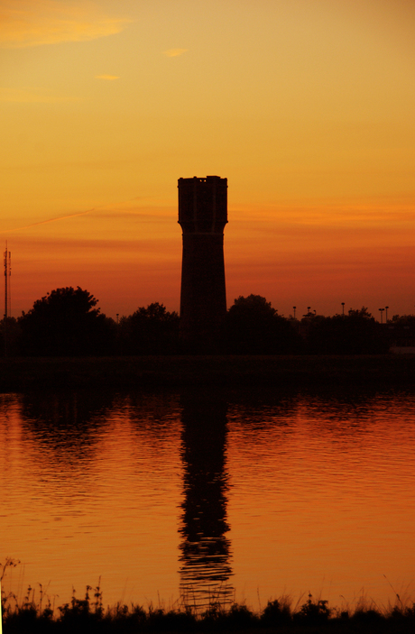 Watertoren in goud