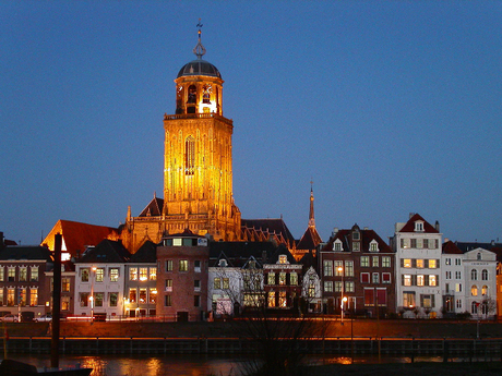 Lebuïnuskerk in de avond