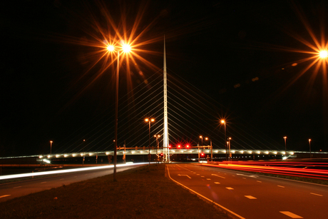 Calatravabrug bij nacht