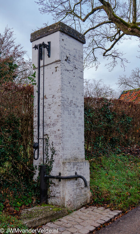 Oude waterpomp in Rott