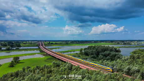 Trein over de IJssel