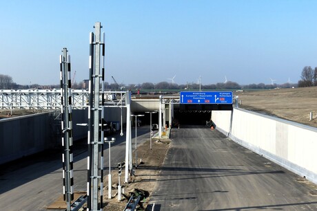 P1240018  Maasdelta tunnel  vanaf vandaag in gebruik  foto 7 maart 2024  