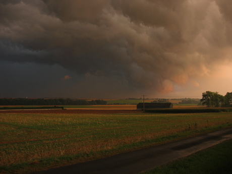 Dreigend onweer in Noord Frankrijk (Arras)