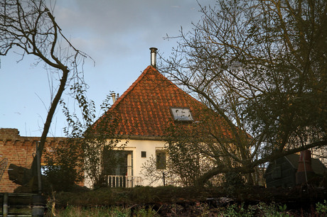 Een huisje aan het water