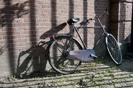 Fiets in de schaduw