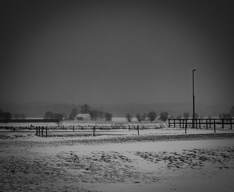 Boerderij in de sneeuwjacht